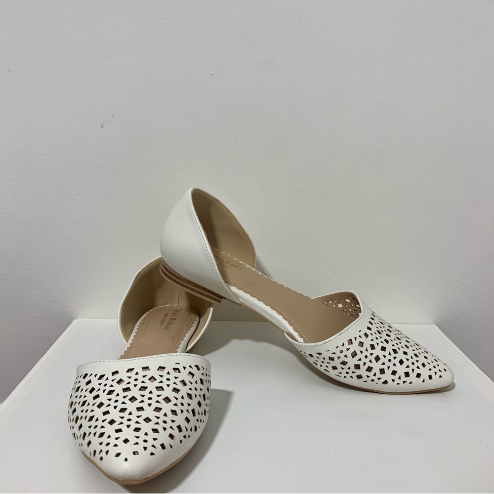 Isaac Mizrahi White Cutout Flats